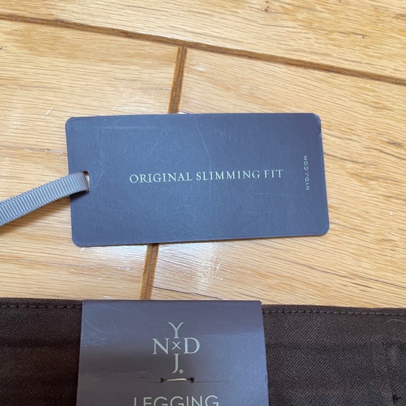 NYDJ ORIGINAL SLIMMING FIT LEGGINGS - NWT - Picture 3 of 4